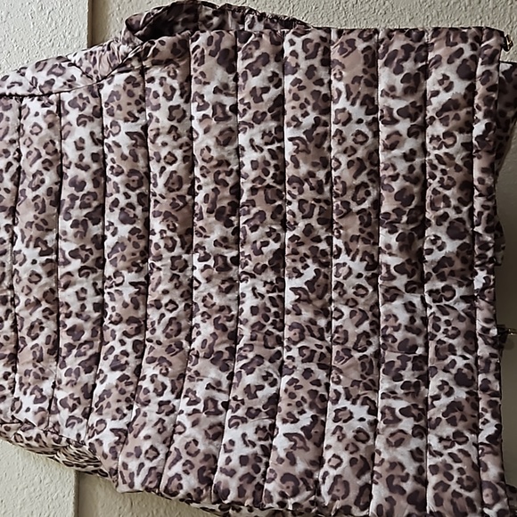 Trade or make offer on Bernardo leopard print puffer coat. - Picture 5 of 5